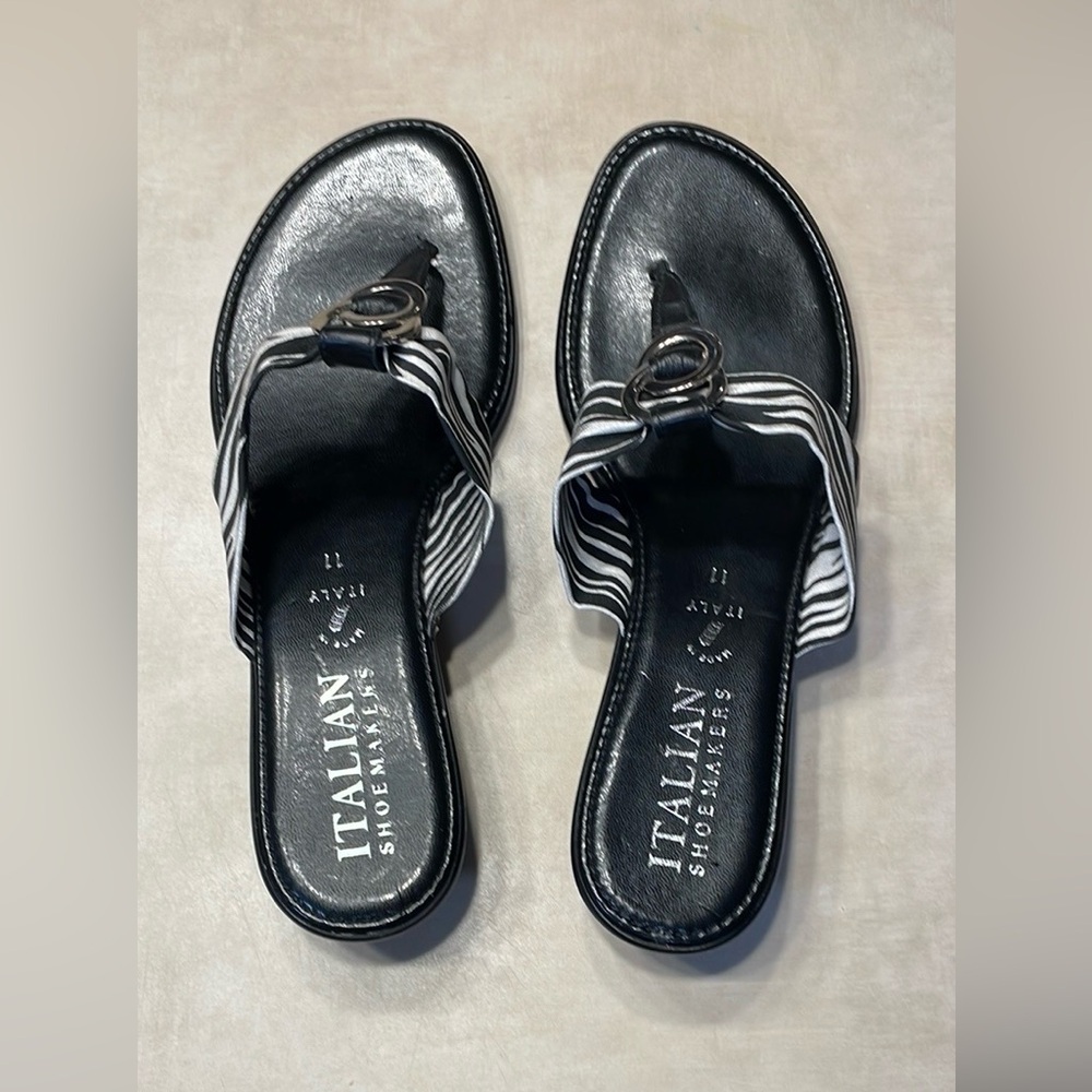 Italian Shoemakers Striped Black and White Sandals. Size  11. Made in Italy‎